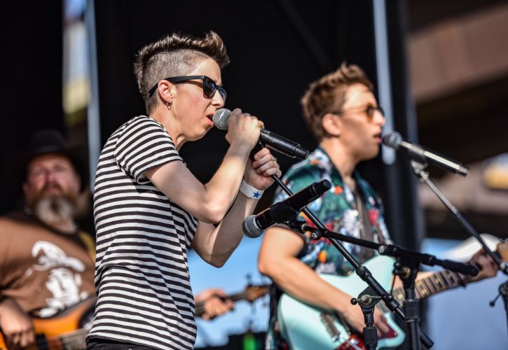 Amanda Lucas singing