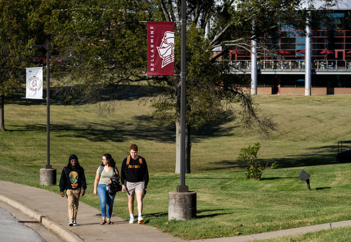 Blog Image Students on Campus 