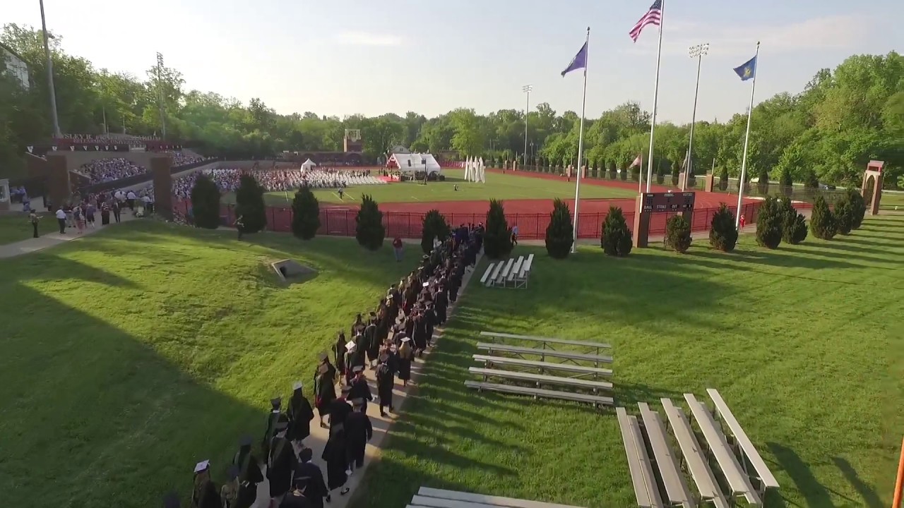 Students walking into Commencement