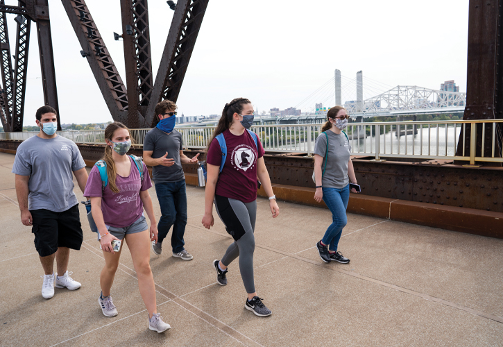 Honors Program students in an Exercise Science course walk across the Big Four Bridge in Louisville.